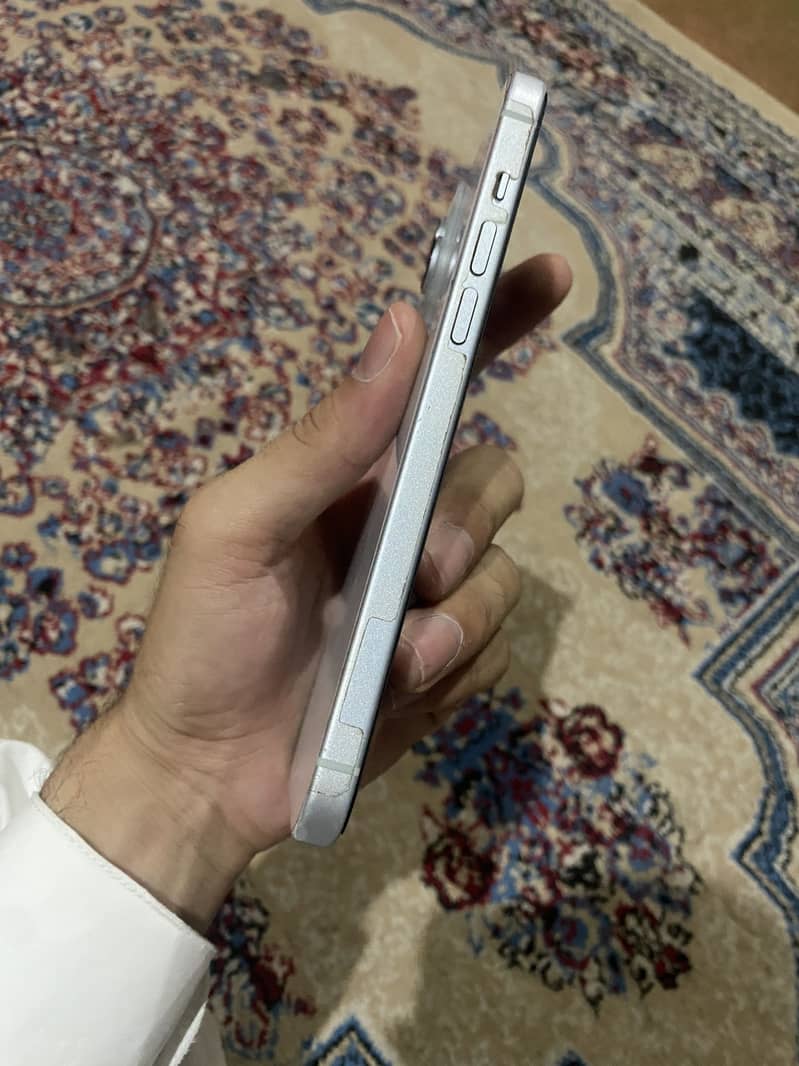 Apple iPhone 15 plus 4