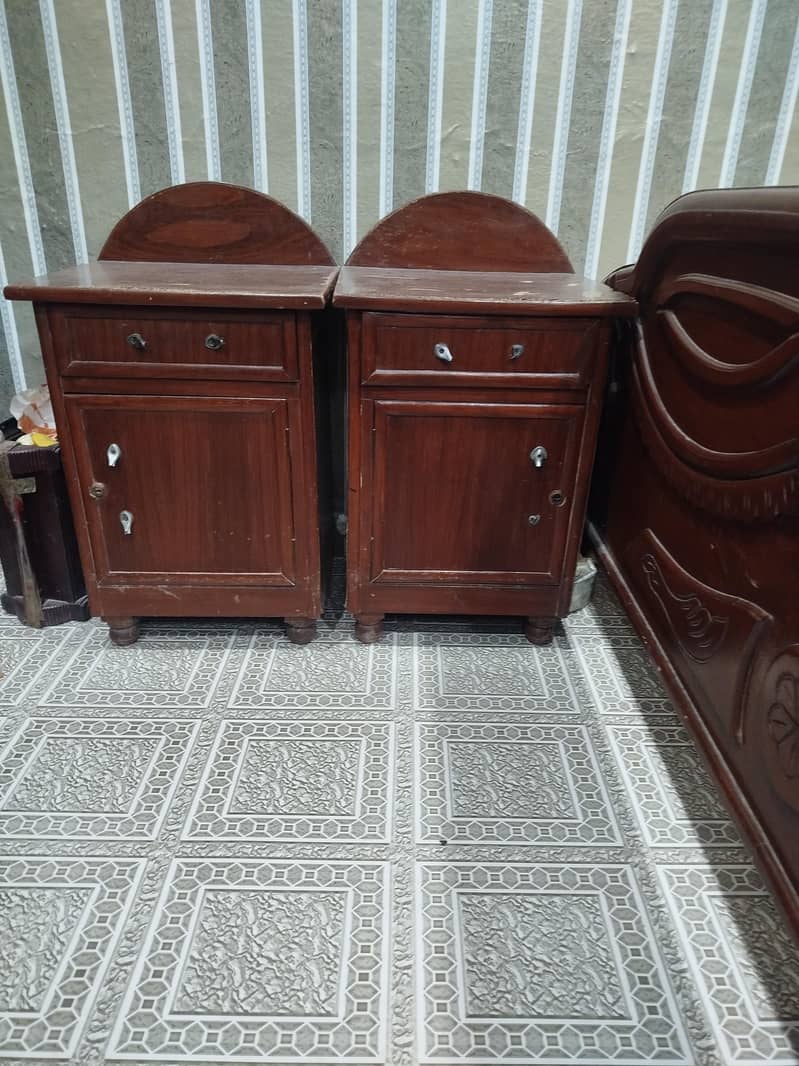 Bed & Side Table 2