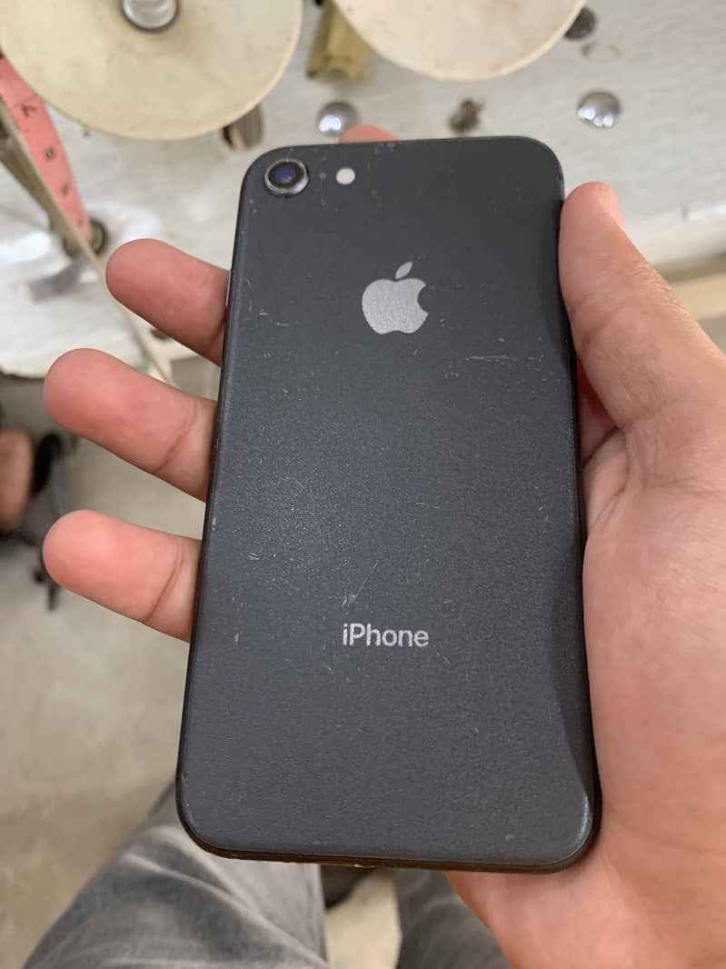 Apple iPhone 8 1
