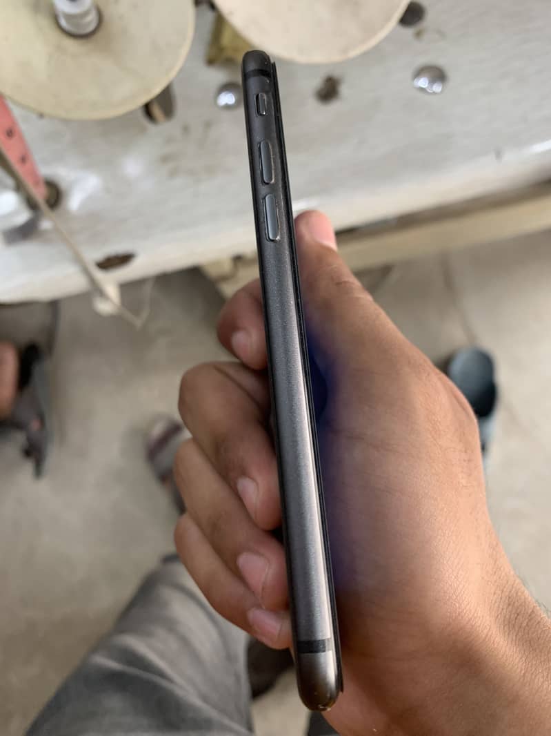 Apple iPhone 8 3
