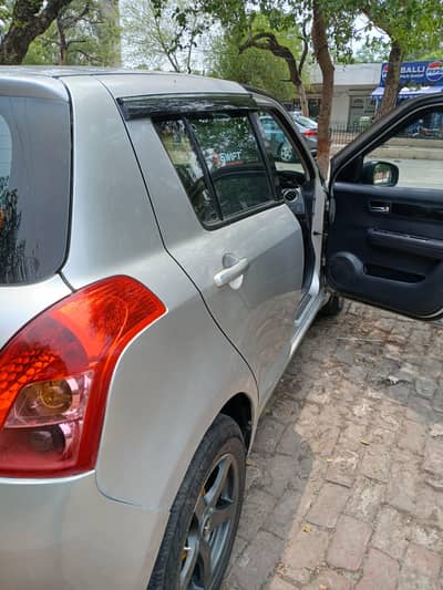 Suzuki swift DLX 2013