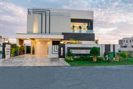 Top Notched 1 Kanal House At Prime Location
