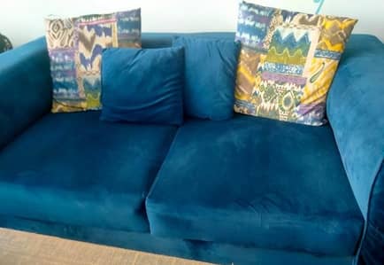 Sofa Set 5 seater in Good Condition for Urgent sale