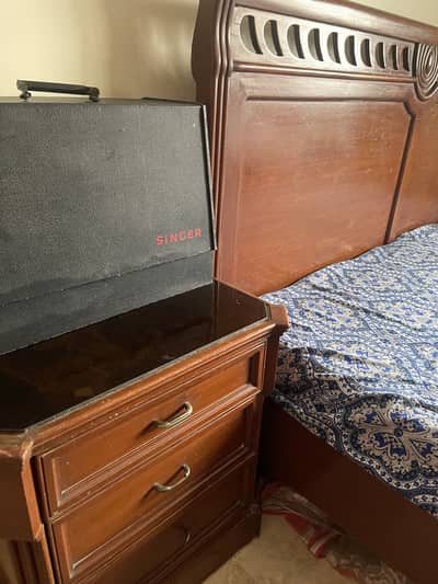 KING SIZE BED WITH MOLTY FOAM MATTRESS