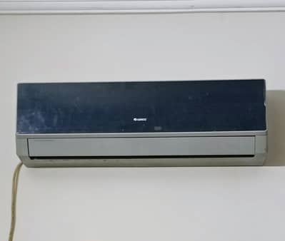 1 ton used gree AC, non inverter