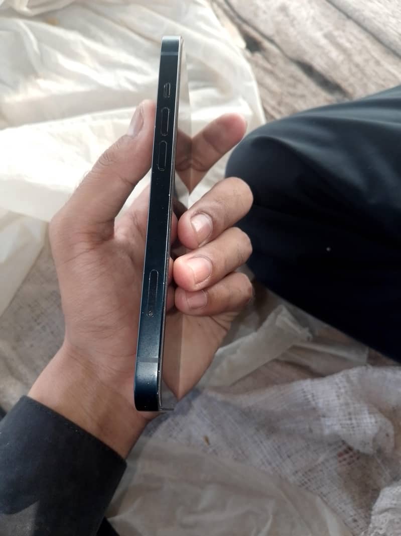 Apple iPhone 13 1