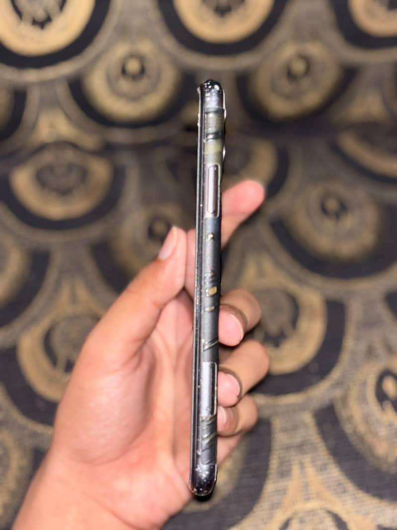 Apple iPhone 11 4