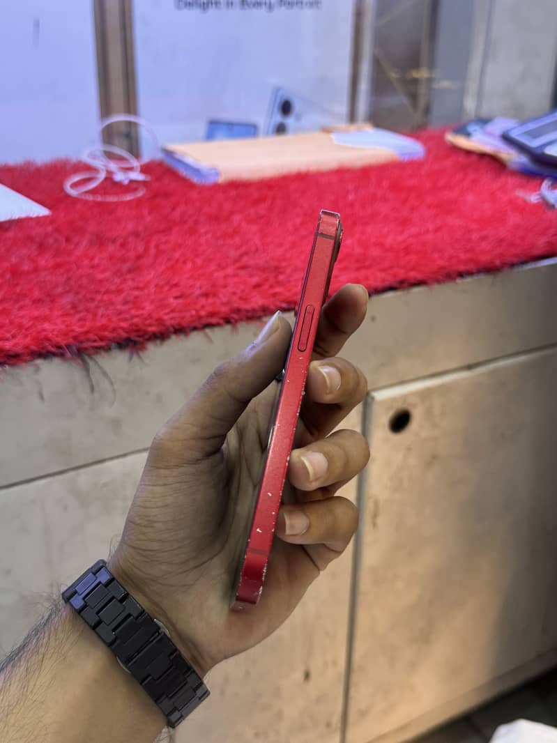 Apple iPhone 13 2