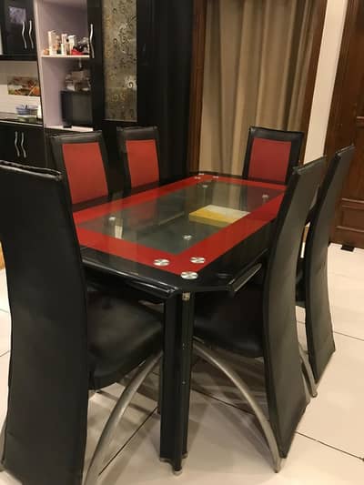 6 seater dining table for urgent sale in 29000