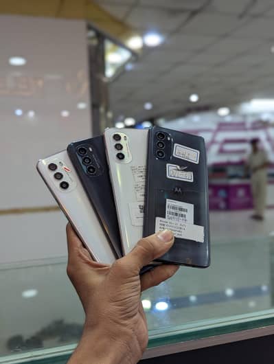 Moto G82