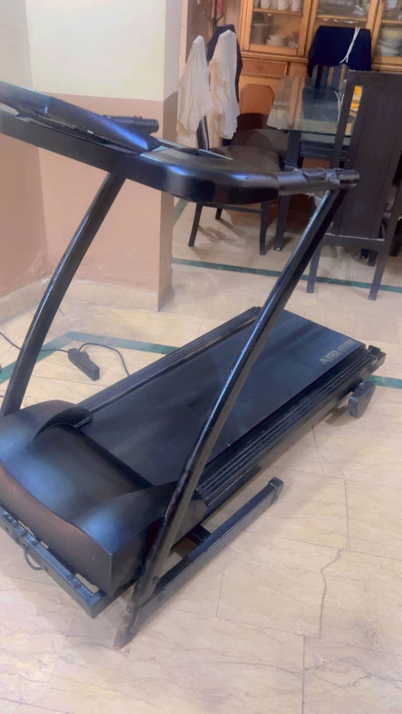 Slim line treadmill 1