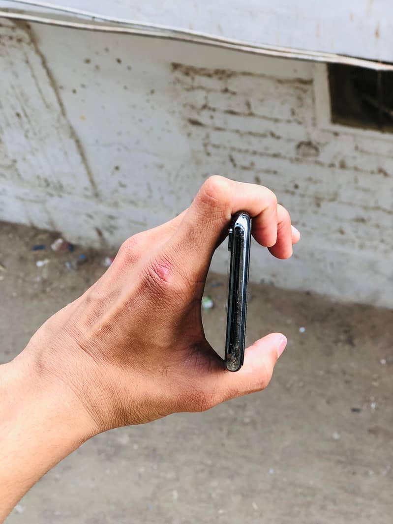 Apple iPhone X 3