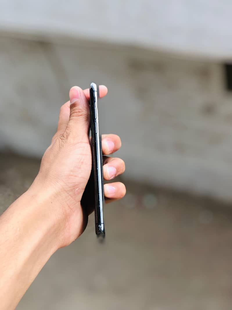 Apple iPhone X 4