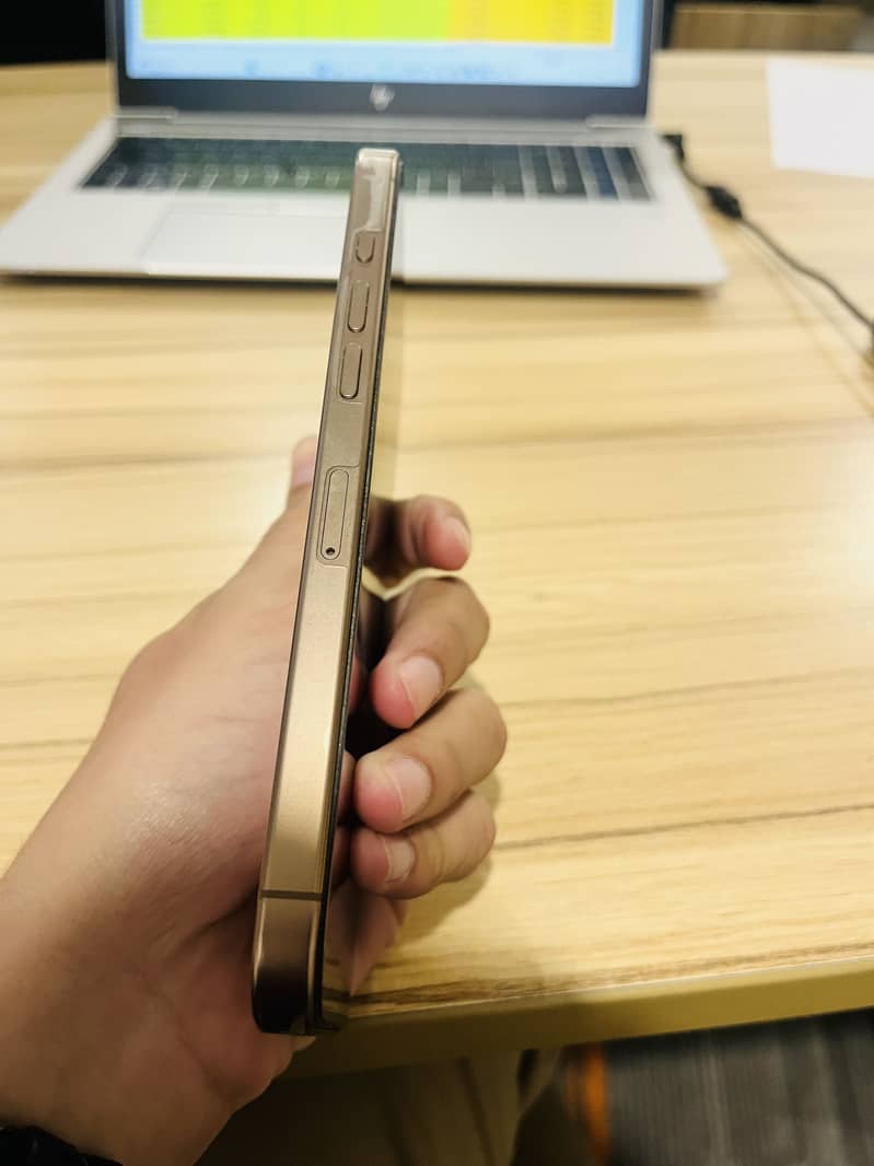Iphone 16 Pro Max 4
