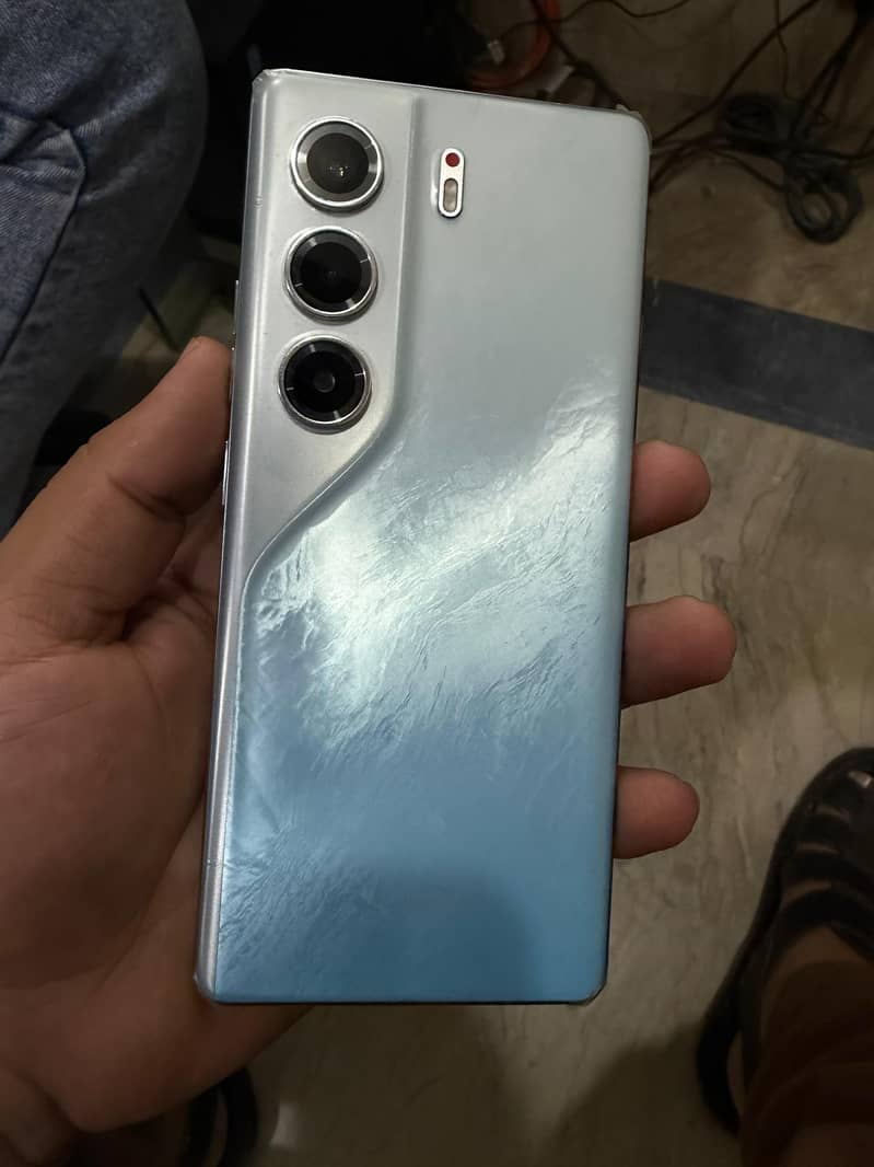 Tecno CAMON 40 Pro 1
