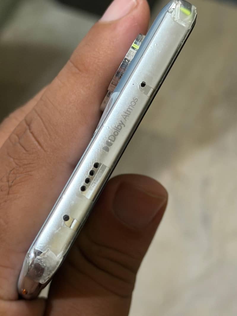 Tecno CAMON 40 Pro 4