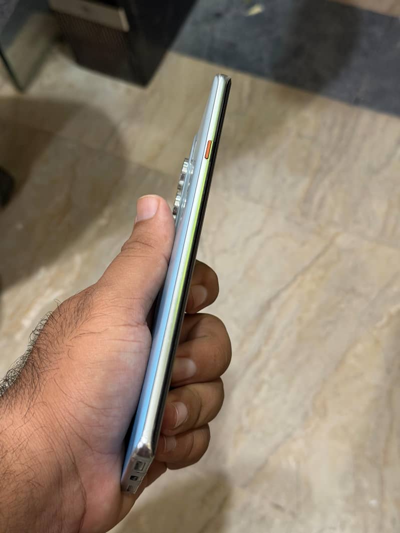 Tecno CAMON 40 Pro 6