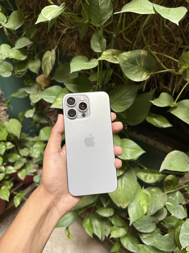 Apple iPhone 15 Pro Max 0