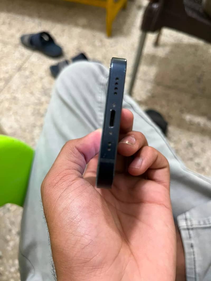 Apple iPhone 12 mini 4