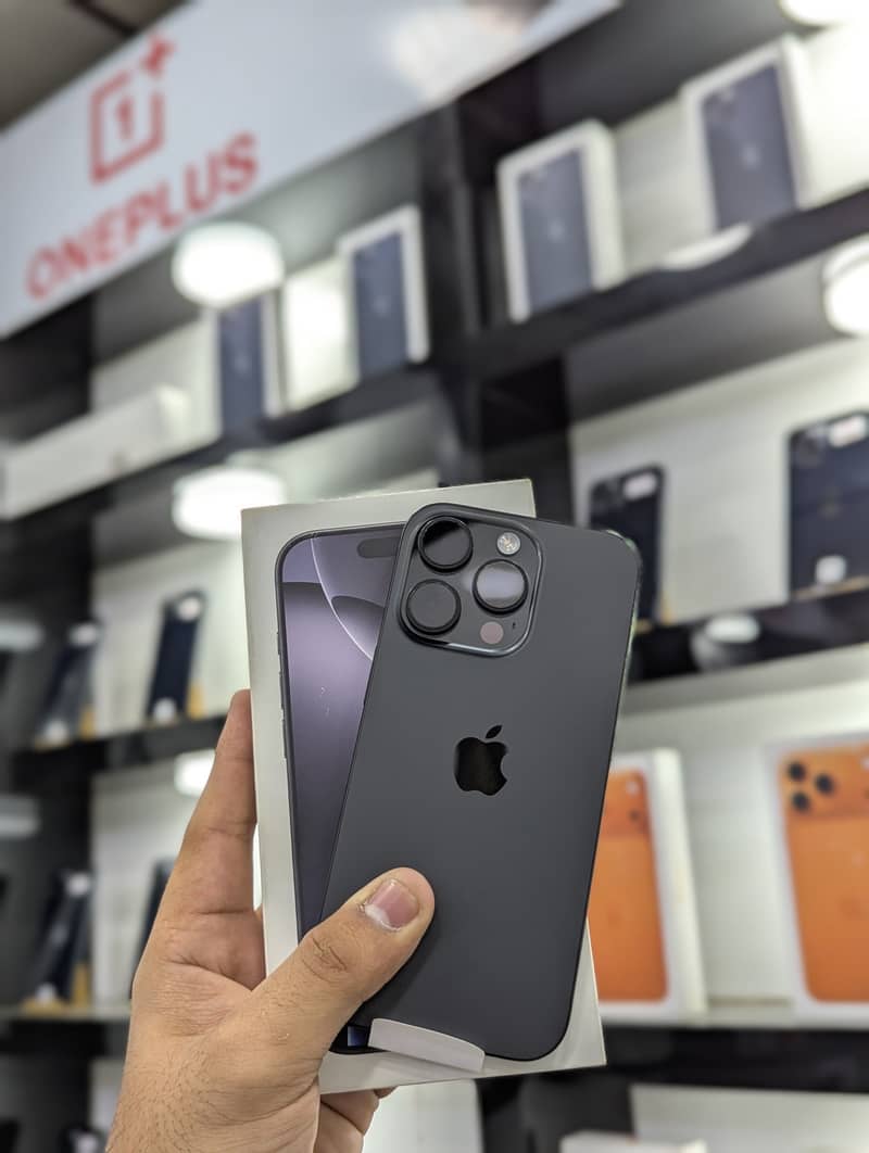 Apple iPhone 16 Pro 0