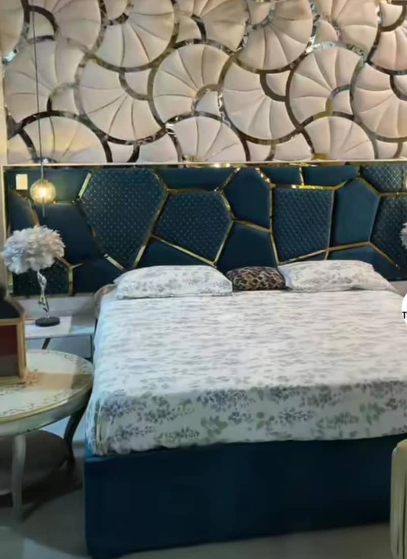 King size Bed 0