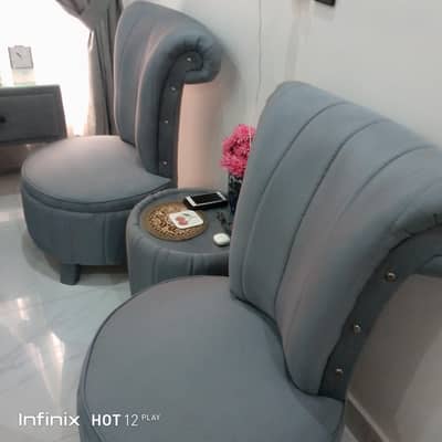 table with 2 chairs