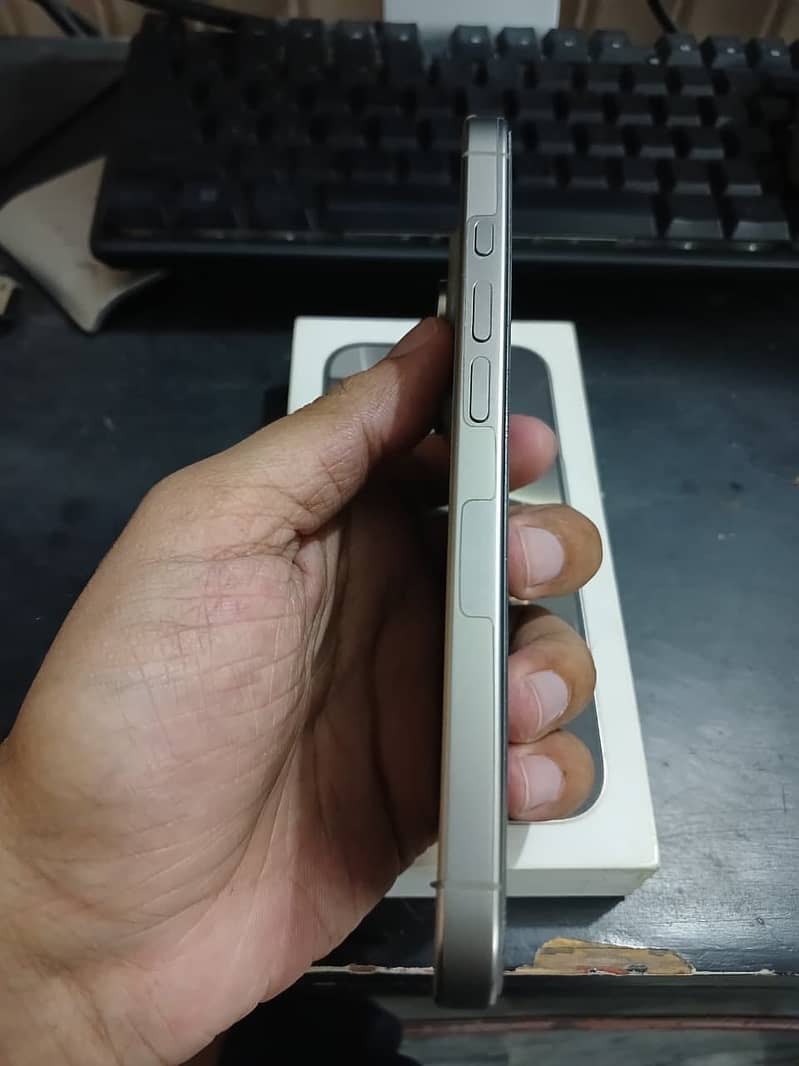 Apple iPhone 16 Pro 2