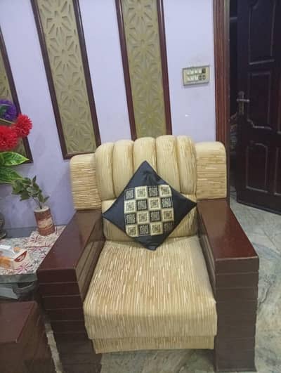 Luxury 5-Seater Sofa Set For sale Excellent condition (Urgent sale)