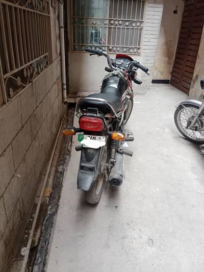 Honda 100 cc used copy hai file nai hai engine ka Kam hai