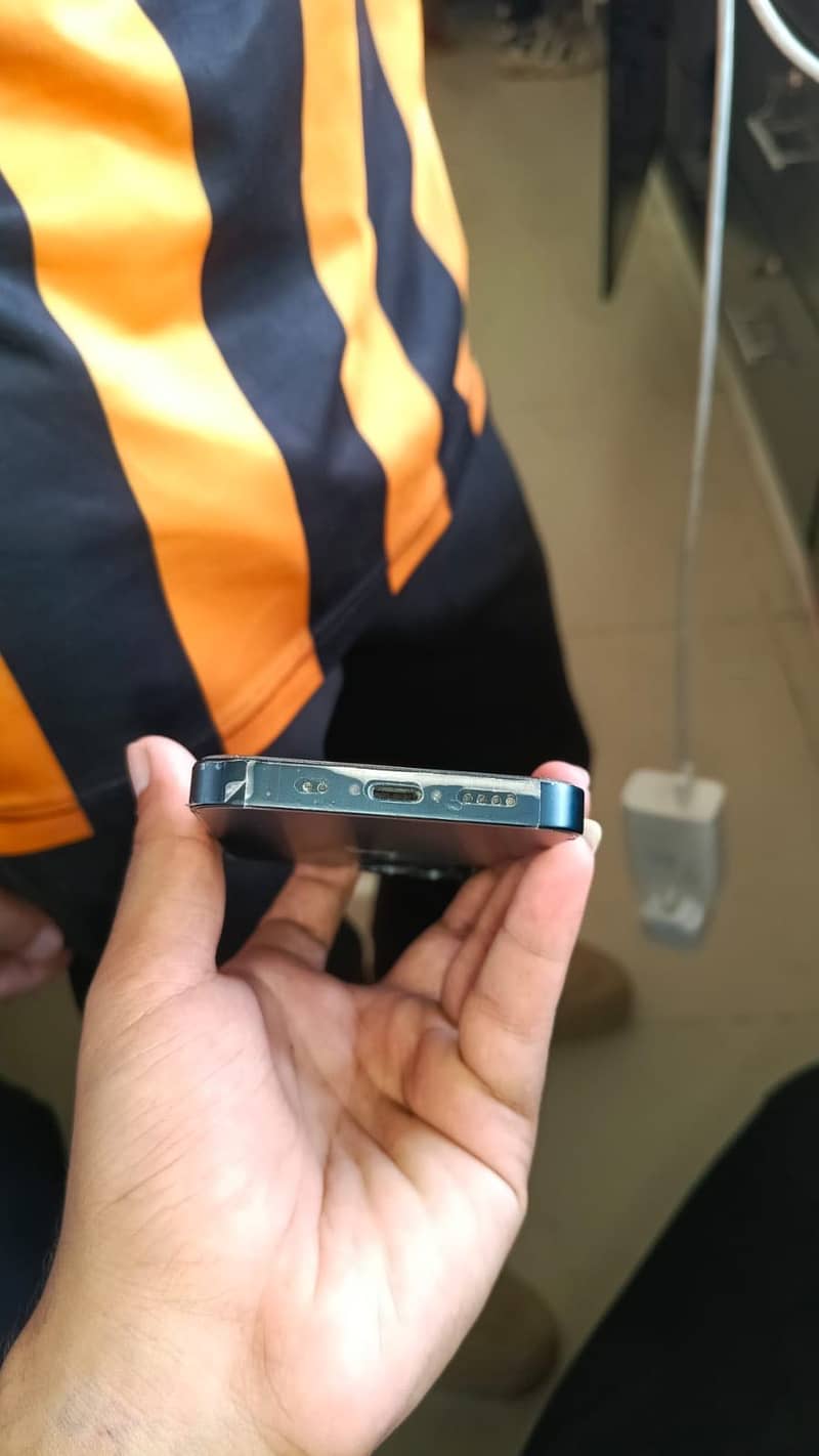 Apple iPhone 13 mini 0