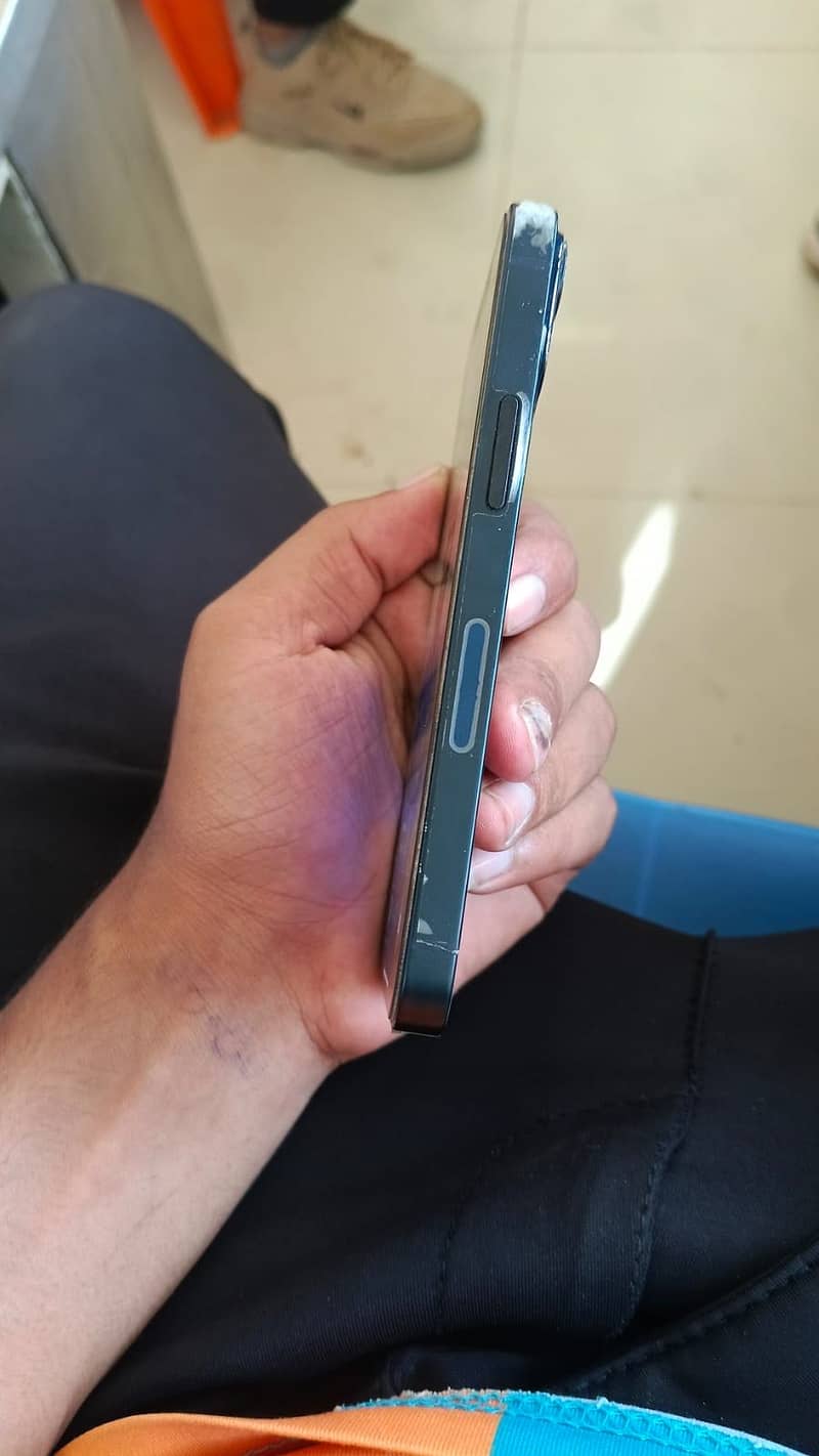 Apple iPhone 13 mini 1