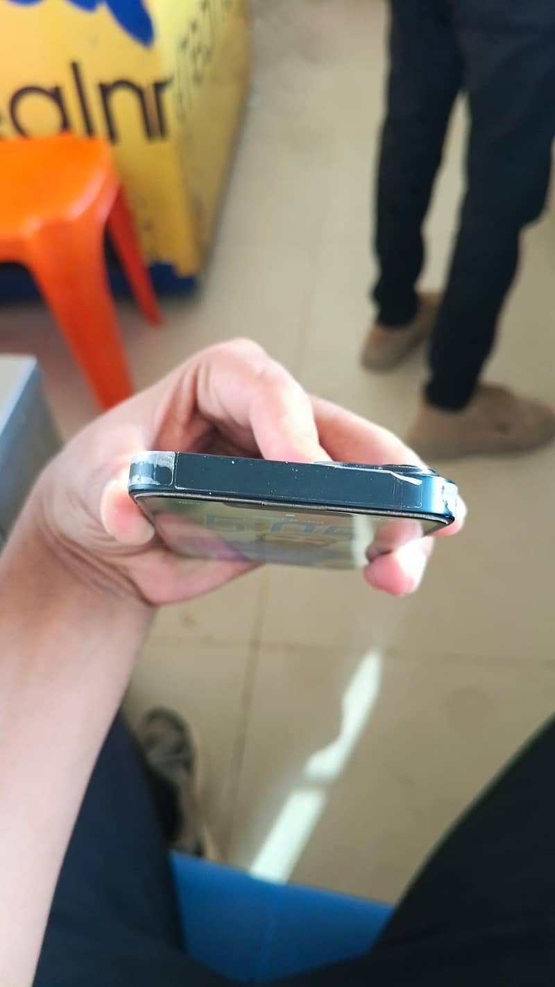 Apple iPhone 13 mini 4