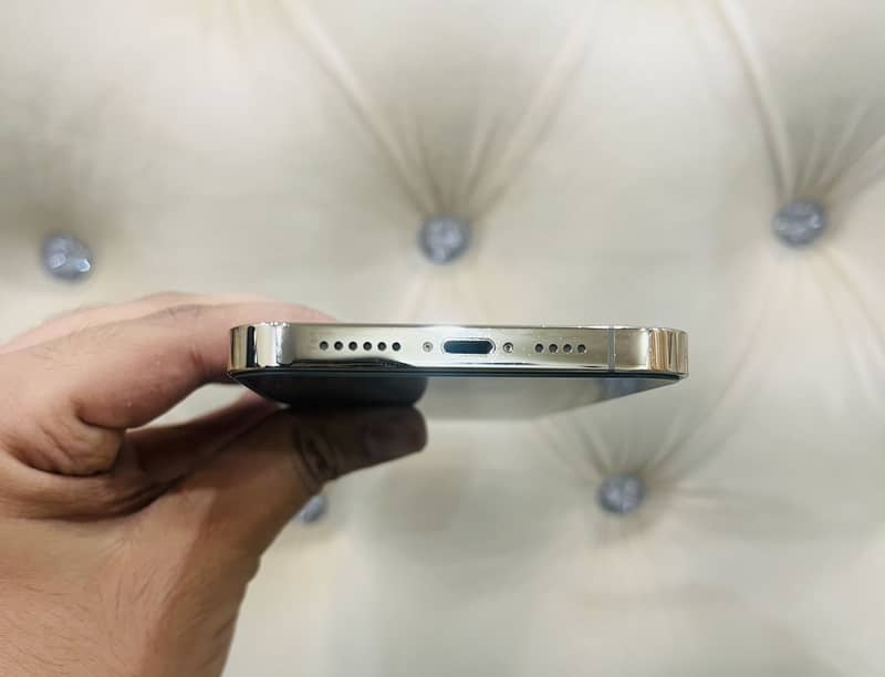 iPhone 13 Pro Max 6