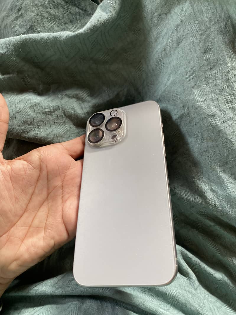 Apple iPhone 15 Pro Max 2