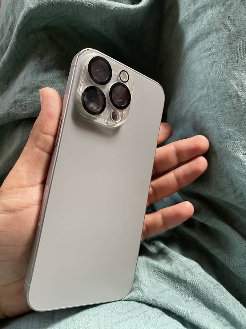Apple iPhone 15 Pro Max 6