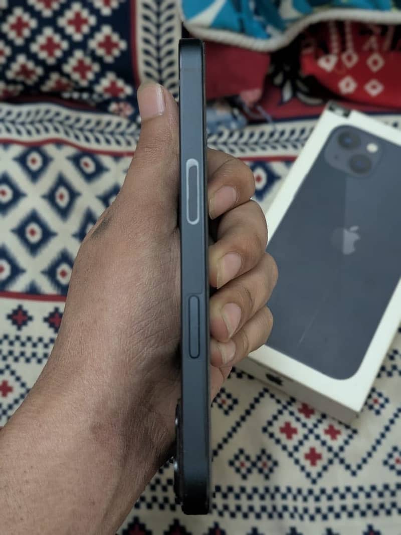 Apple iPhone 13 2