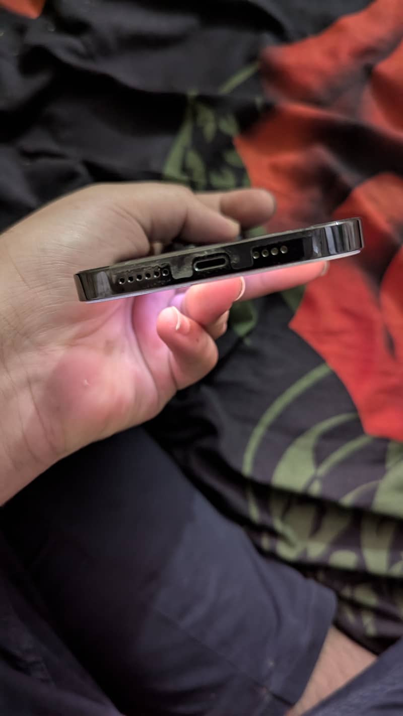 Apple iPhone 14 Pro Max 9