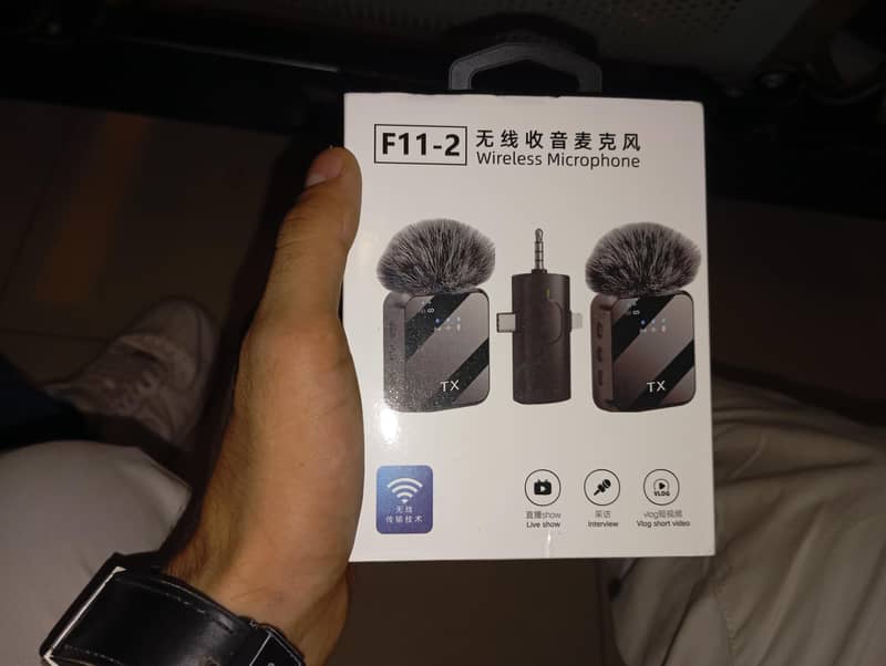F11-2 wireless Microphone 0