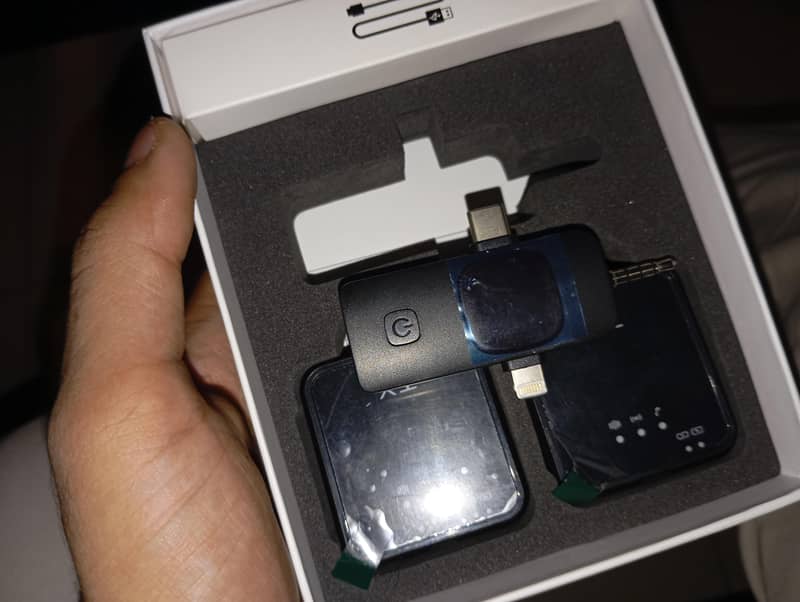 F11-2 wireless Microphone 2