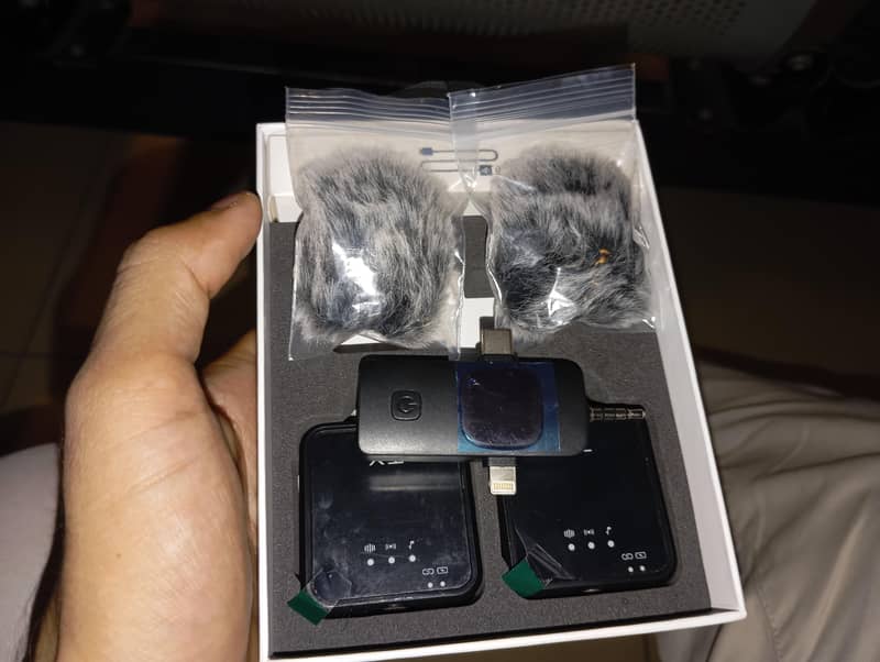 F11-2 wireless Microphone 3