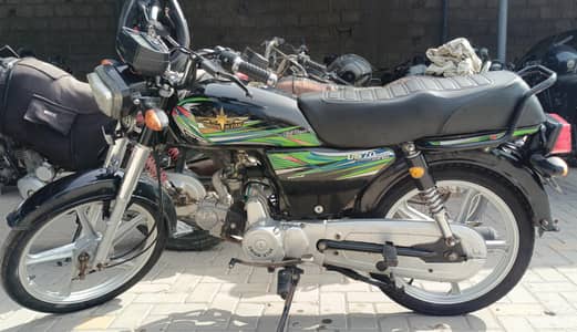 Union Star CD - 70 Deluxe with Alloy Rim & Self Start along with Kick.