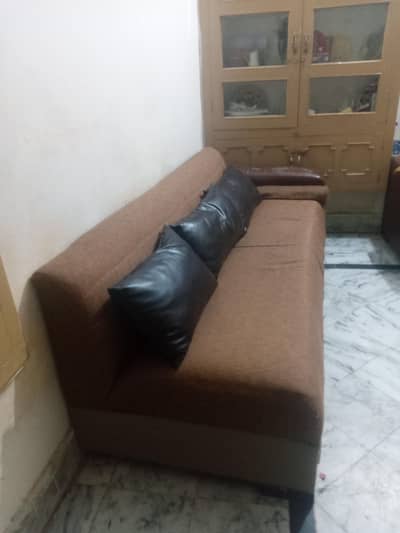ek 3 seter sofa Hy or ek 1 setar sofa set hy 8/10 condition