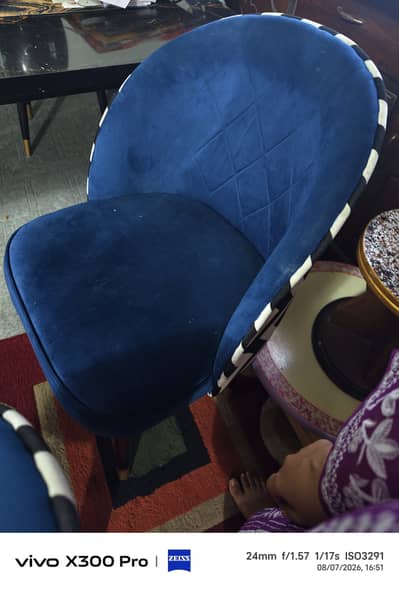 6 dining chairs in 20k