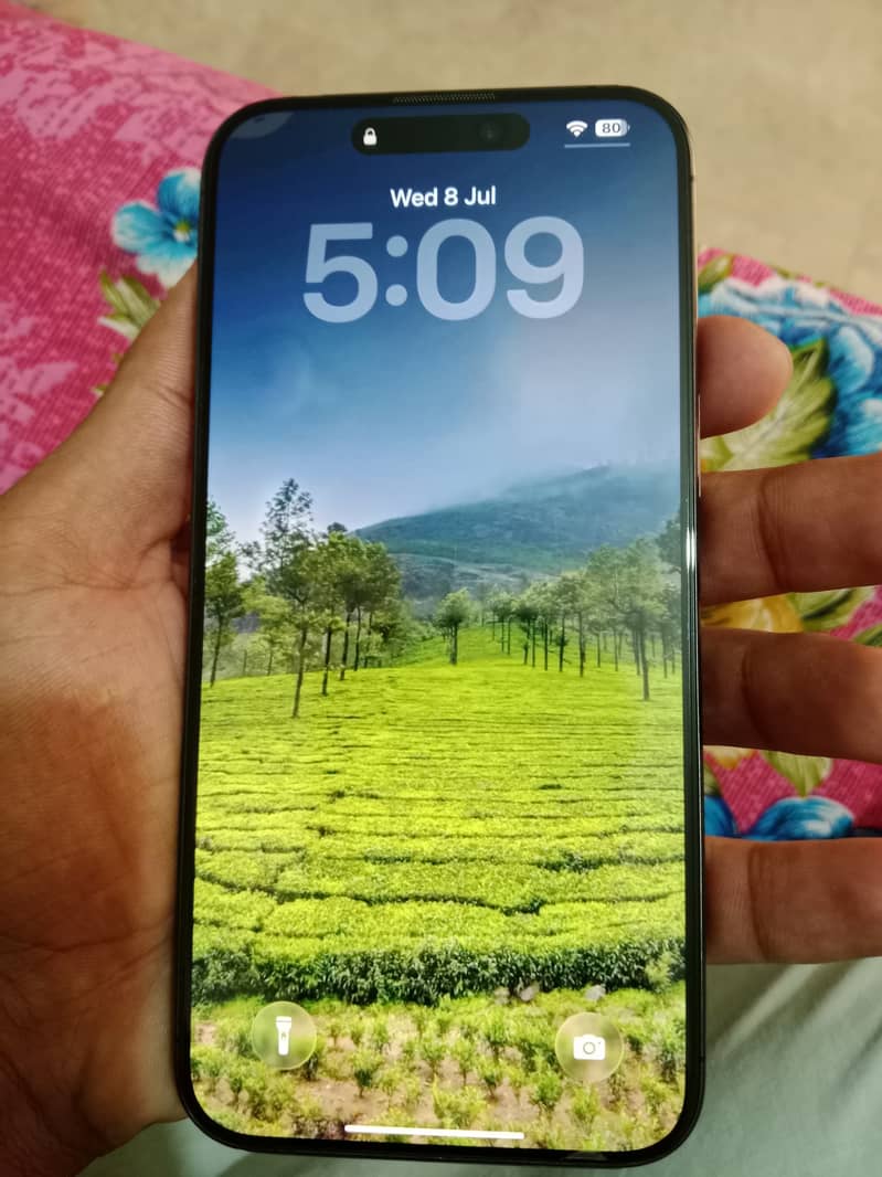 iPhone 15 Pro Max 4