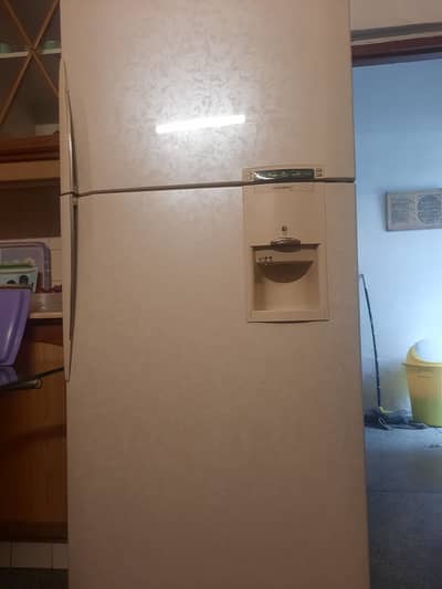 Samsung SR-688EV Refrigerator with Top Mount Freezer for Sale