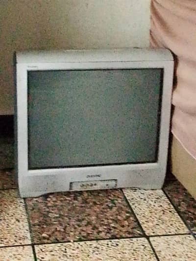 TV aur remote good condition