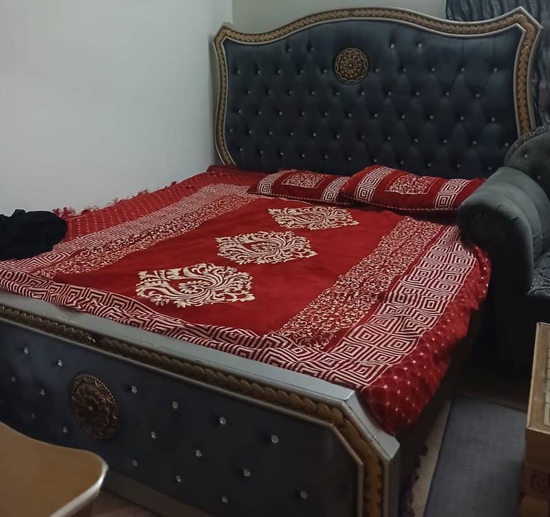 bed, dressing table and sofa 0