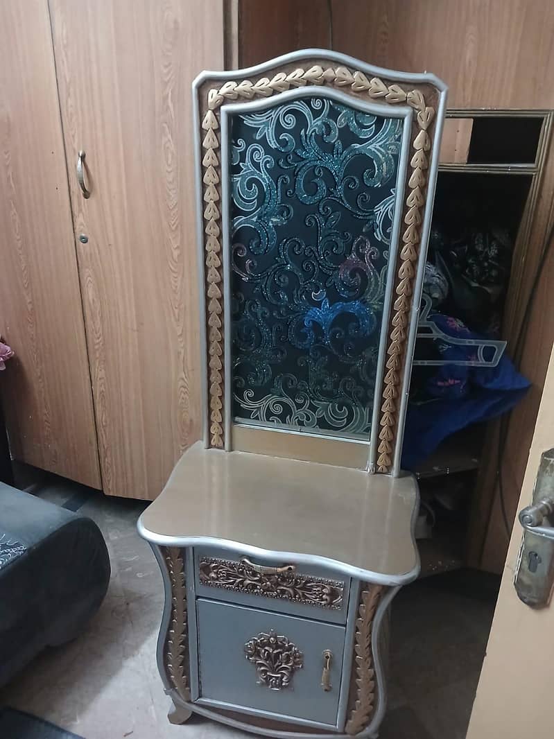 bed, dressing table and sofa 3