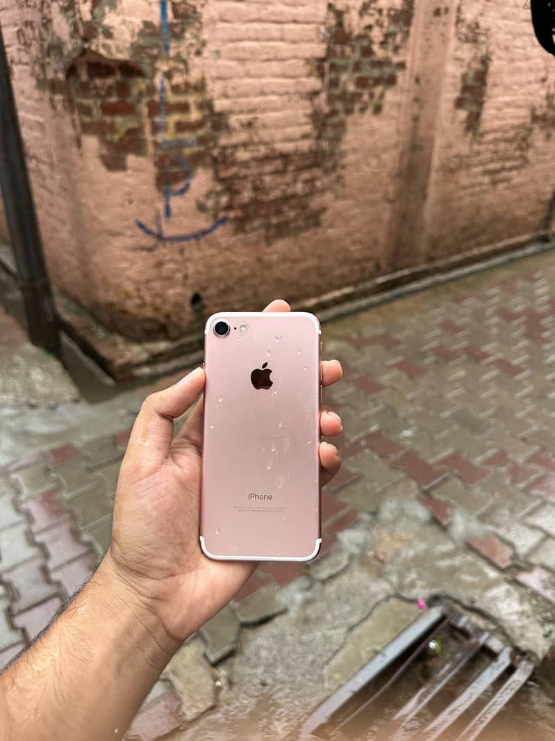 Apple iPhone 7 2