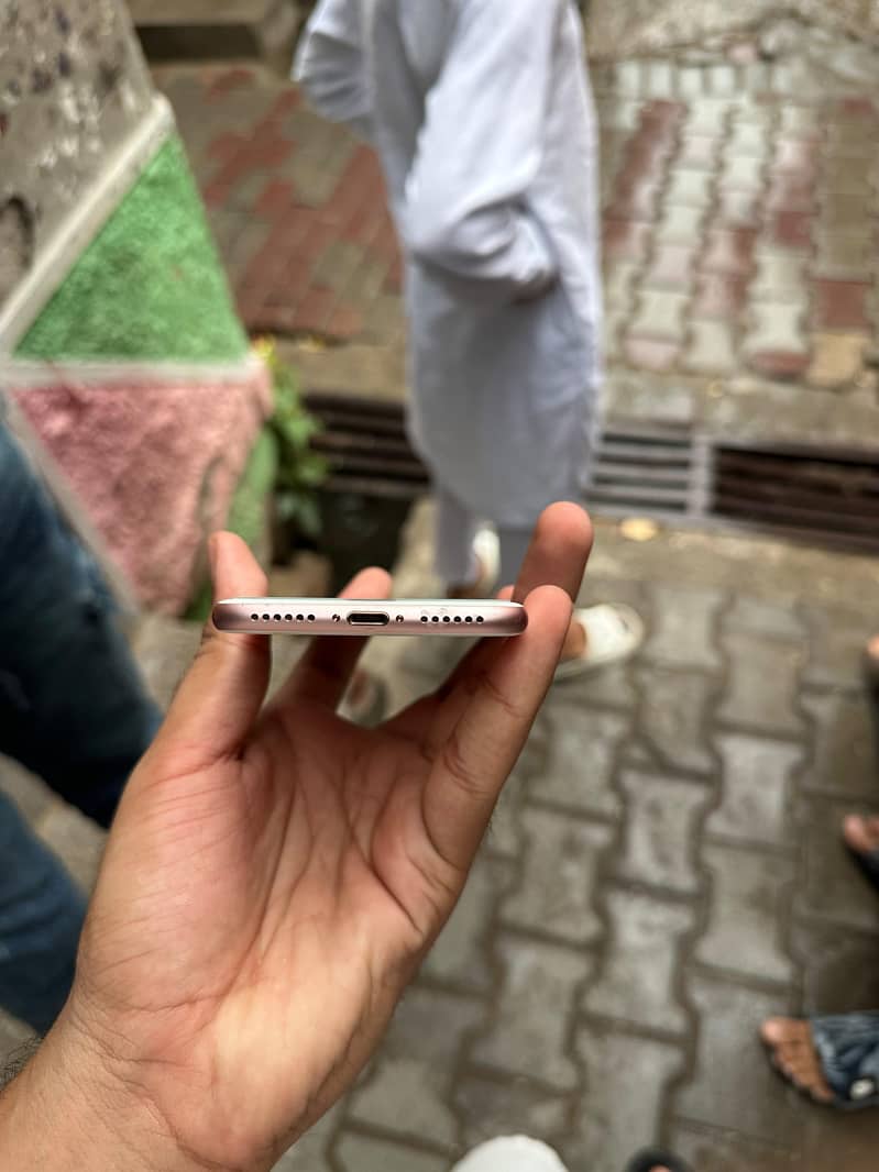 Apple iPhone 7 3